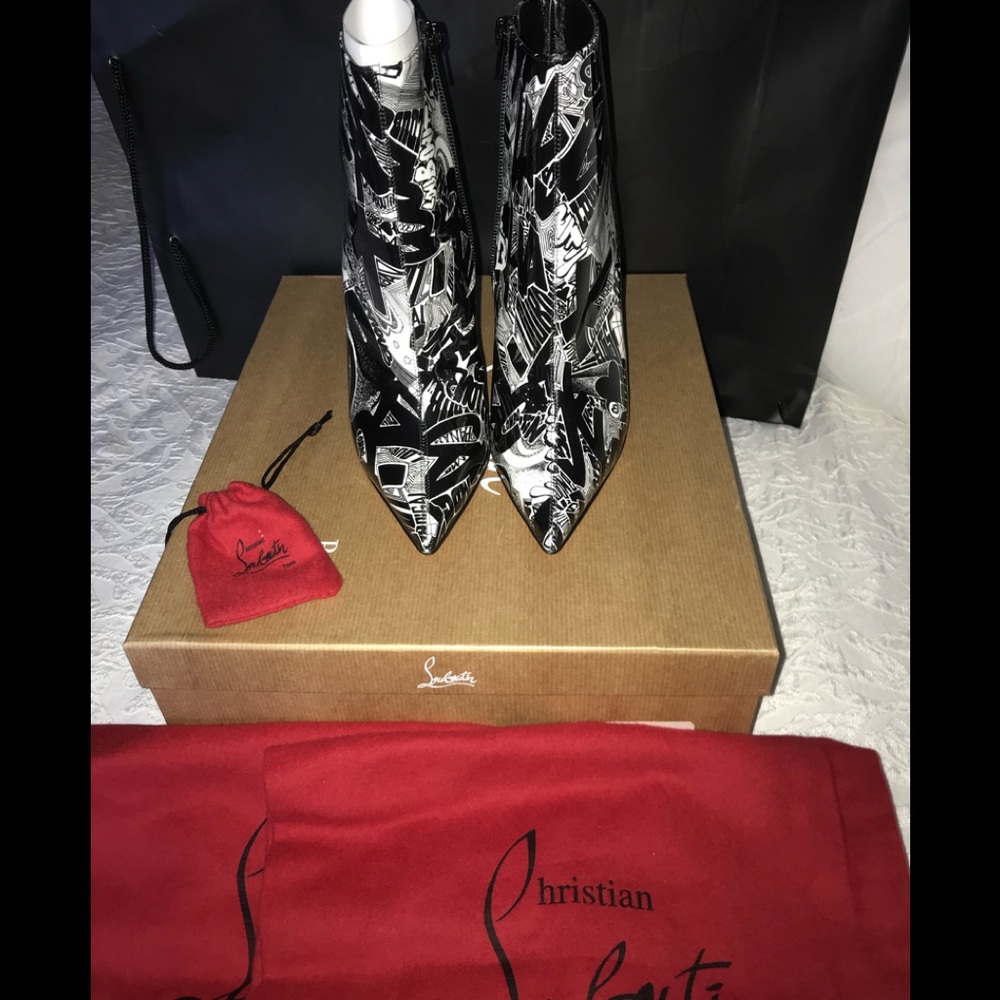 NEW Christian Louboutin